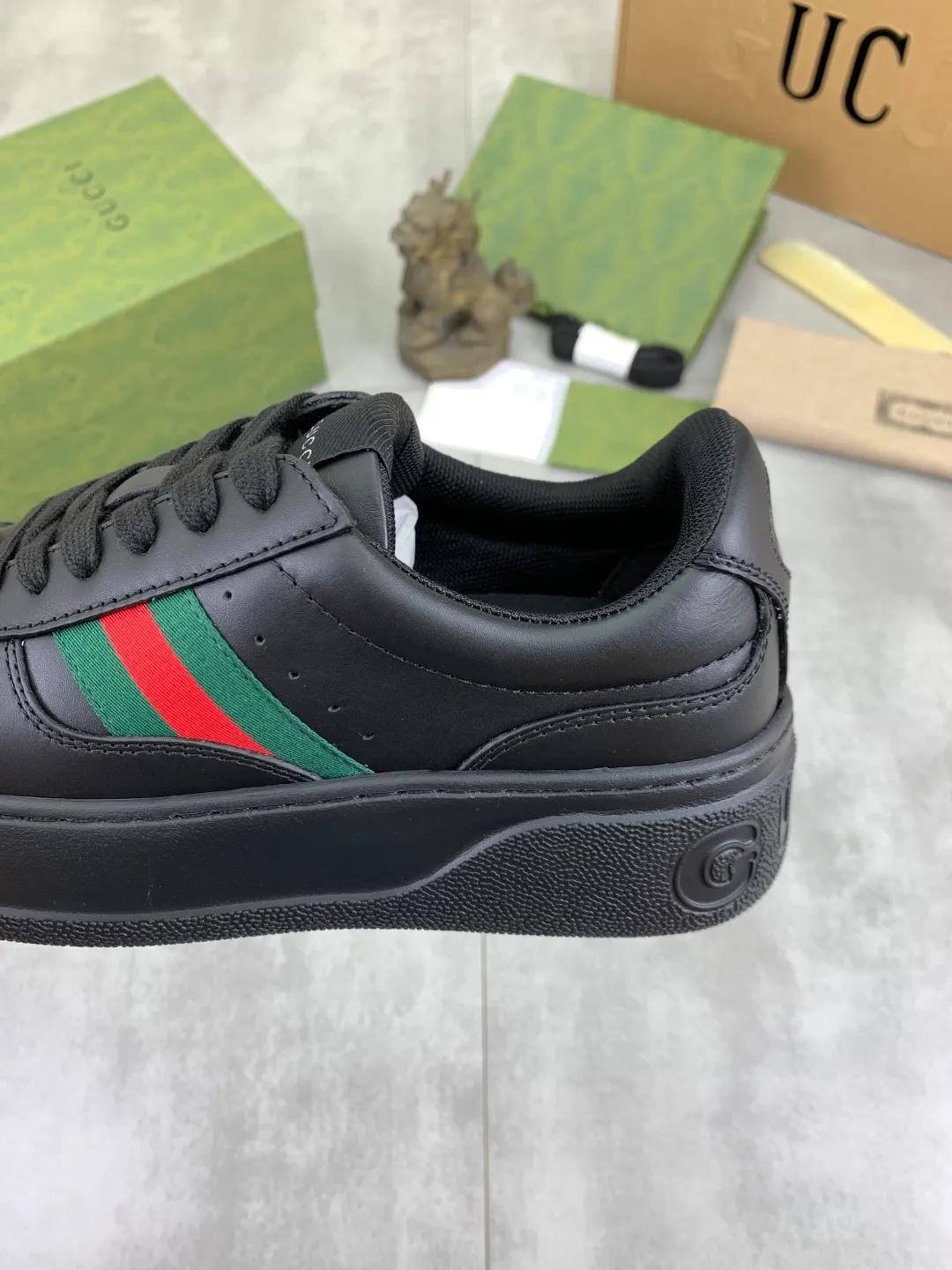 Men's shoes 💰P600 new GUCCI high version 🆕New series, 👫couple biscuit shoes, thick-soled sneakers, these are really comfortable, super light, comfortable and versatile, 👍a must-have item, this item is full of fun retro flavor. G’s new series continues to seek inspiration from daily life in other eras and incorporates the essence of current design to create refreshing designs. This sneaker is made of GG printed canvas and decorated with the classic double G monogram pattern, highlighting the profound connotation of the brand logo. GG printed embossed leather, glossy leather details, 5cm taller, instantly enhances your aura when worn! (With a complete set of packaging bags) Airplane box Size: 35-45
